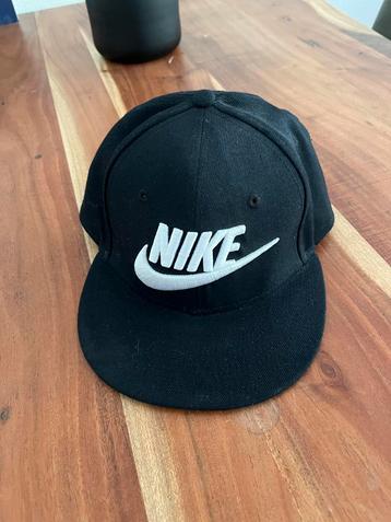 Nike Pet - Zwart beschikbaar voor biedingen