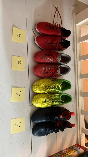 Voetbalschoenen maat 34 36 en 37 beschikbaar voor biedingen