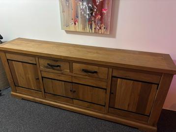 Massief Houten Dressoir met Zwart Staal beschikbaar voor biedingen