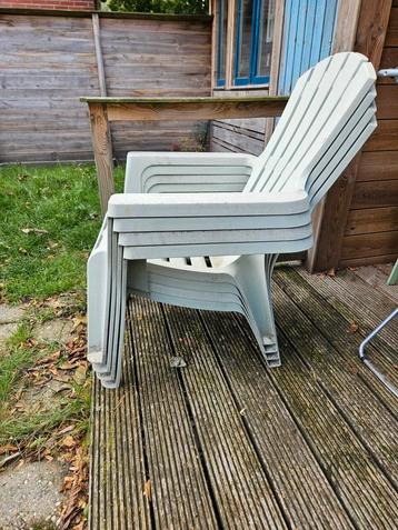 4 kunstof tuin(lig)stoelen groen beschikbaar voor biedingen