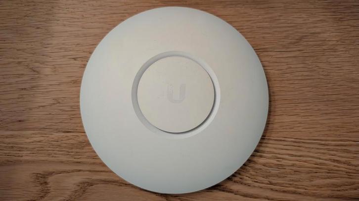 Ubiquiti UAP-AC-LITE, Computers en Software, Accesspoints, Gebruikt, Ophalen of Verzenden
