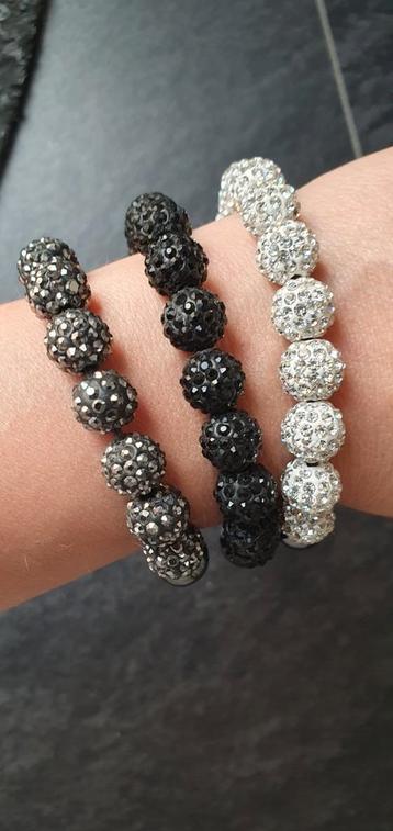 3 armbanden met bling balletjes  beschikbaar voor biedingen