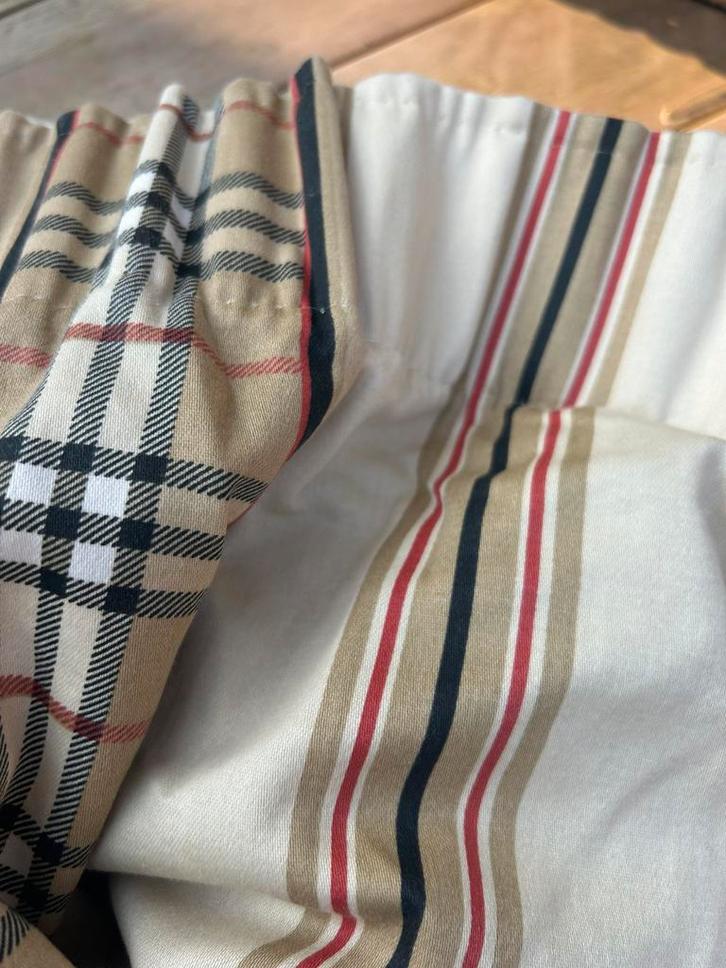 Burberry 4x gordijnen 218x138 en 30x120cm origineel, Huis en Inrichting, Stoffering | Gordijnen en Lamellen, Zo goed als nieuw