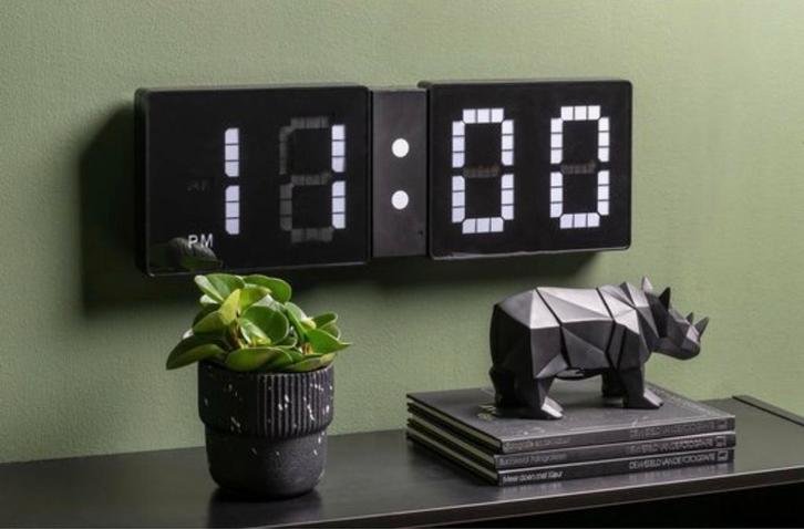 Karlsson Moderne Digitale Wandklok Zwart, Huis en Inrichting, Woonaccessoires | Klokken, Nieuw, Wandklok, Digitaal, Ophalen of Verzenden