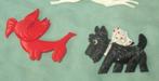 2 Early Plastic Broches van Honden, Ophalen of Verzenden, Overige materialen, Broche