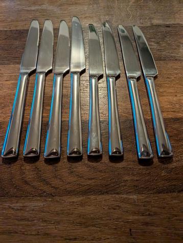 8 messen  klein gekarteld beschikbaar voor biedingen