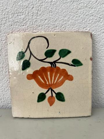 Antieke wandtegel / Handvorm / Terracotta  beschikbaar voor biedingen