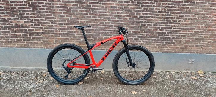 Trek Supercaliber 9.6 Radioactive Red / Trek Black maat L, Fietsen en Brommers, Fietsen | Mountainbikes en ATB, Gebruikt, Trek