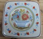 Henriot Quimper, HB Quimper (wand) bord met bloemenmand, Ophalen of Verzenden