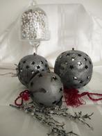 3 aparte vintage metalen kerstballen die inelkaar passen, Diversen, Kerst, Ophalen of Verzenden