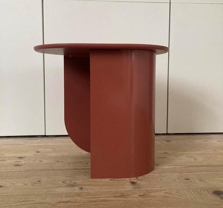 FEST Amsterdam Plateau bijzettafel Bordeaux 48x44x32 cm, Huis en Inrichting, Tafels | Bijzettafels, Zo goed als nieuw, Ovaal, Minder dan 55 cm