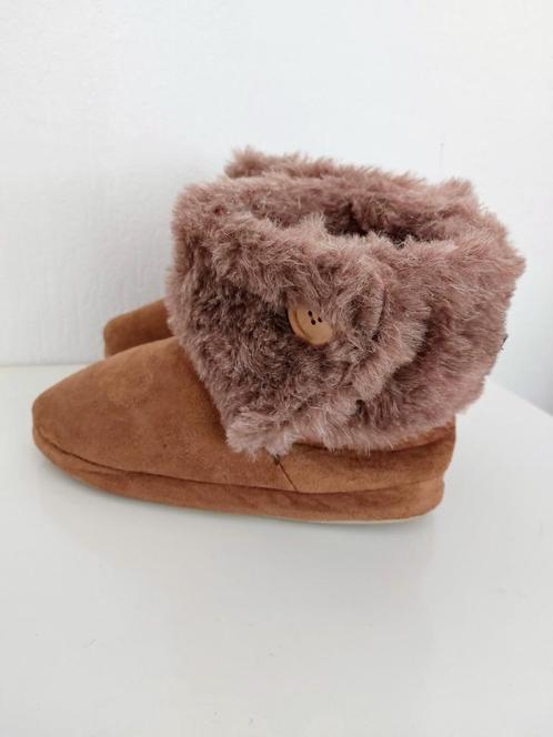 Bruine pantoffels – maat 37, gloednieuw, Kleding | Dames, Schoenen, Nieuw, Pantoffels of Sloffen, Bruin, Ophalen of Verzenden