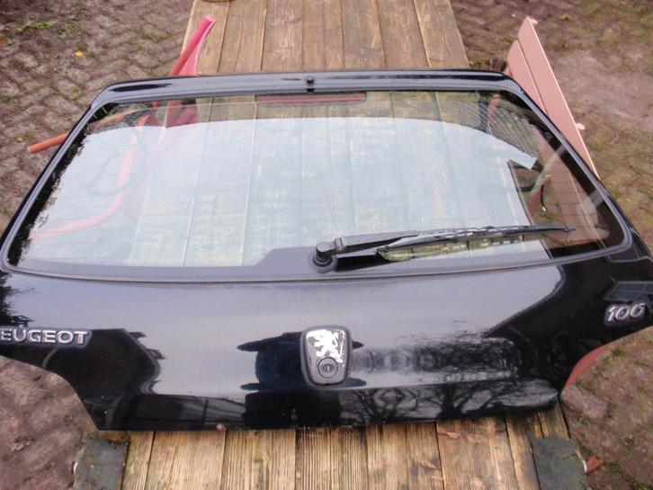 Achterklep en motorkap in zwart, Peugeot 106., Auto-onderdelen, Carrosserie en Plaatwerk, Achterklep, Peugeot, Gebruikt, Ophalen