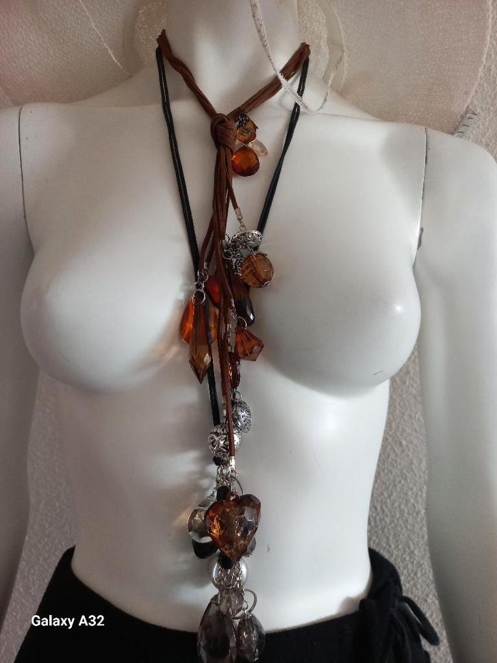 Suede veter ketting zwart of bruin met bijpassende oorhanger, Sieraden, Tassen en Uiterlijk, Kettingen, Zo goed als nieuw, Overige materialen