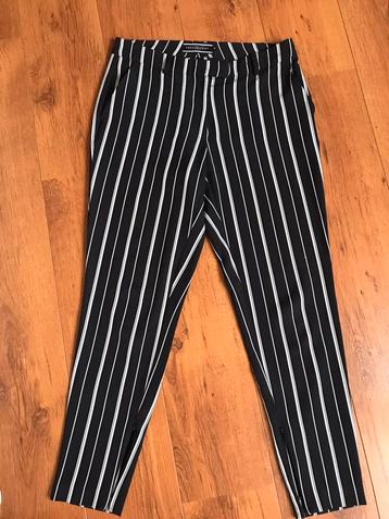 Mooie broek beschikbaar voor biedingen
