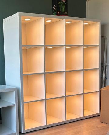 IKEA Kallax kast met verlichting + draadloze schakelaar beschikbaar voor biedingen