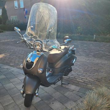 BTC Grande Retro scooter, weinig kilometers  beschikbaar voor biedingen