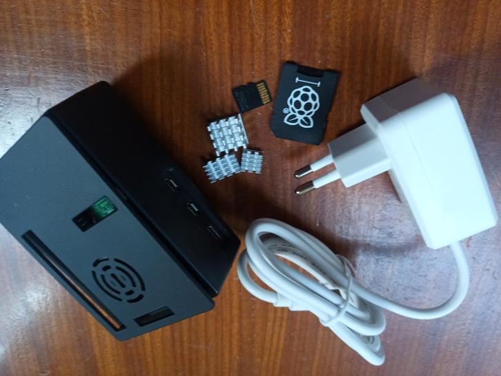 Raspberry PI 5, 8Gigabyte(ram), behuizing + SSD + Voeding +., Computers en Software, Barebones, Nieuw, Verzenden