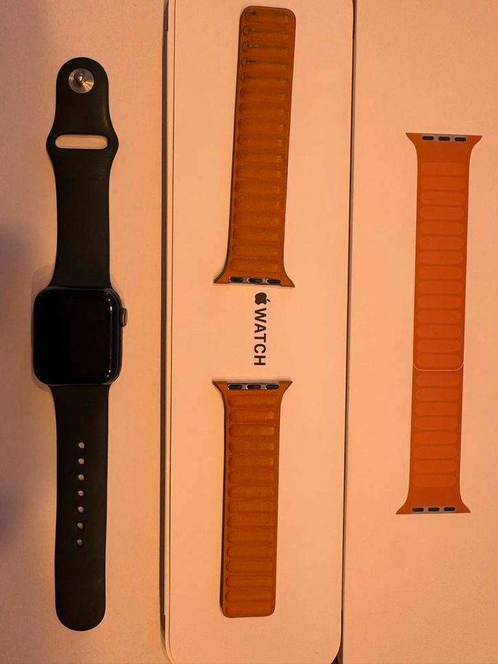 Apple Watch Series 6, 40mm + leren band & draadloze oplader, Sieraden, Tassen en Uiterlijk, Smartwatches, Gebruikt, iOS, Zwart