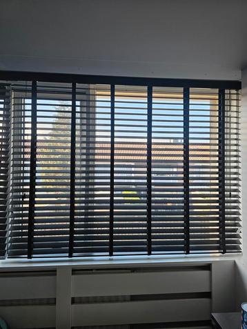 Zo Goed Als Nieuwe 2x  Jaloezieën 180x138 zwart  beschikbaar voor biedingen