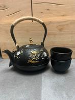 Zwarte keramiek Japanse theepot met 2 kopjes sakura tea, Keramiek, Overige typen, Ophalen of Verzenden, Zo goed als nieuw