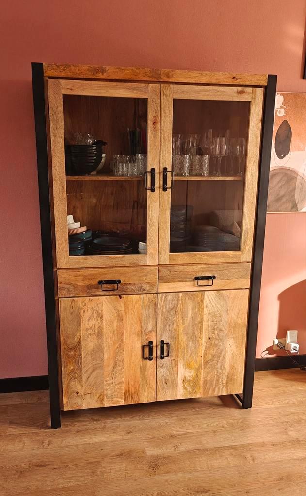 Buffetkast / Vitrinekast van mangohout, Huis en Inrichting, Kasten | Buffetkasten, Zo goed als nieuw, 150 tot 200 cm, 100 tot 150 cm