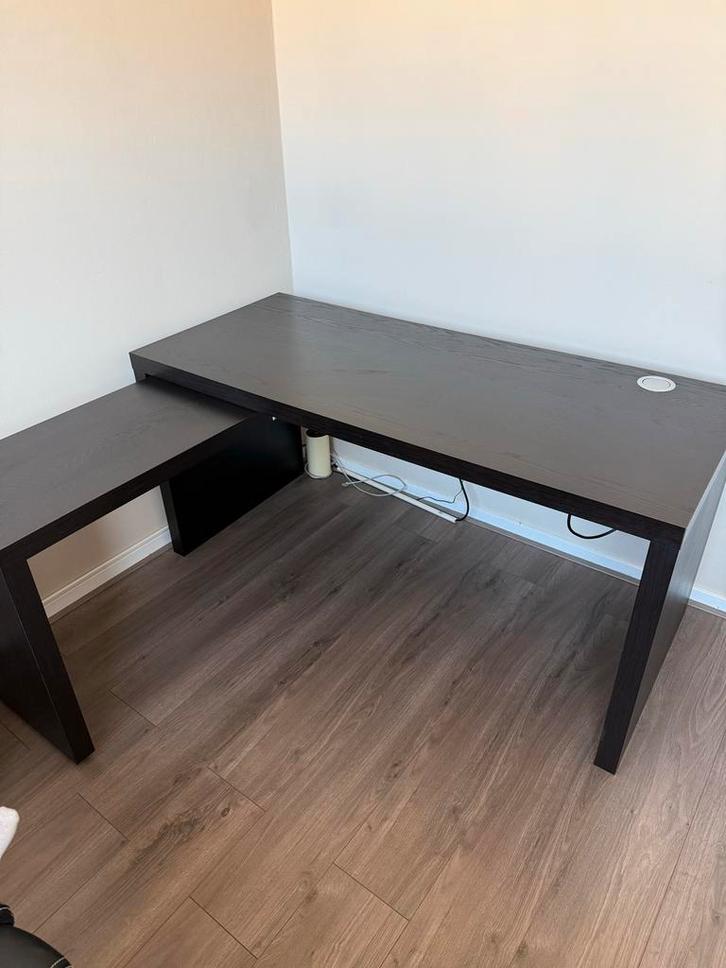 IKEA MALM bureau + gamer stoel, Huis en Inrichting, Bureaus, Gebruikt, Bureau, Ophalen