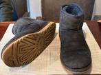Donkerblauwe Uggs - Maat 37 nog prima voor een tweede ronde, Ophalen of Verzenden, Gedragen, Blauw, Lage of Enkellaarzen
