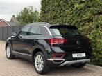 Volkswagen T-Roc 1.5 TSI Style CarPlay Panorama, Zwart, 4 cilinders, 150 pk, Zwart