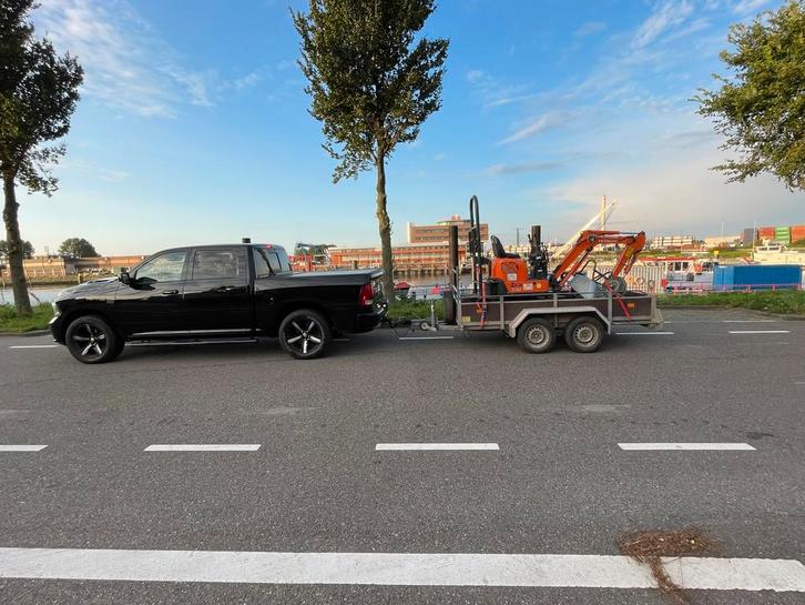 Graafmachine met maschinist of zonder  te huur, Diensten en Vakmensen, Tuinmannen en Stratenmakers, Bestrating, Tuin- of Vijveraanleg