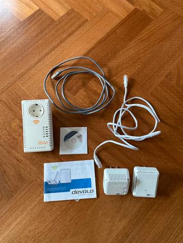 Devolo dLAN 500 Mbps & WiFi Powerline Ziggo & twee kabels beschikbaar voor biedingen