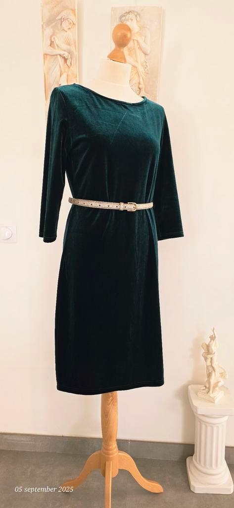 Groene Velvet Jurk - Casual Ladies - Maat L, Kleding | Dames, Jurken, Zo goed als nieuw, Maat 42/44 (L), Groen, Knielengte, Ophalen of Verzenden
