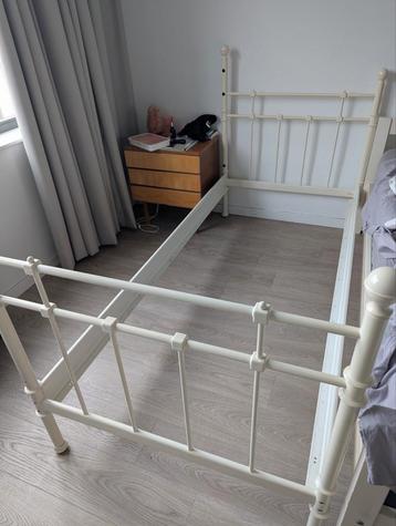 Wit bedframe 90x200 beschikbaar voor biedingen