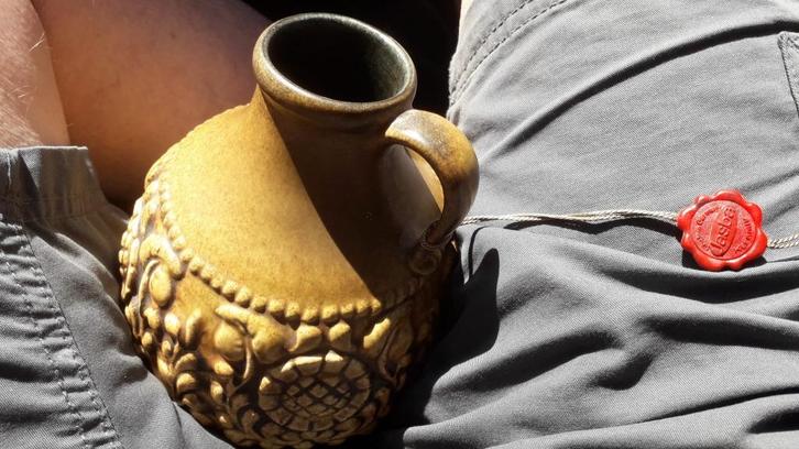 JASBA kruik puntgaaf met merkhanger, Antiek en Kunst, Antiek | Keramiek en Aardewerk, Ophalen of Verzenden