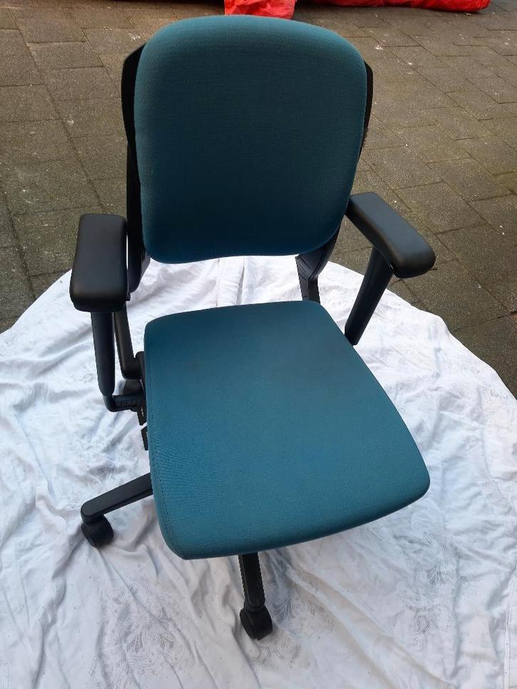 Ergonomisch bureaustoel, blauw met veel mogelijkheden, Huis en Inrichting, Bureaustoelen, Zo goed als nieuw, Bureaustoel, Blauw