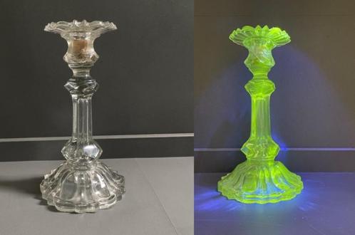 Grote, zware glazen kandelaar van mangaan – uranium style, Antiek en Kunst, Antiek | Glas en Kristal, Ophalen of Verzenden