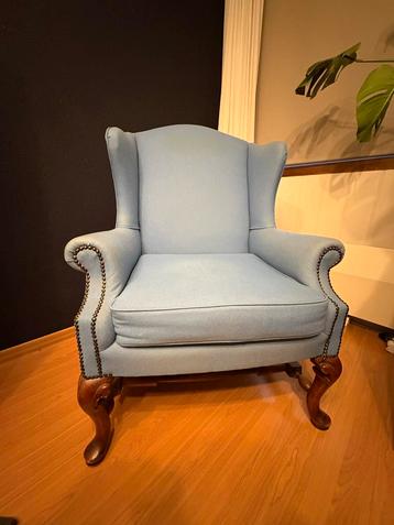 Blauwe Wingback Stoel met Nagelkop & Klauwpoten beschikbaar voor biedingen