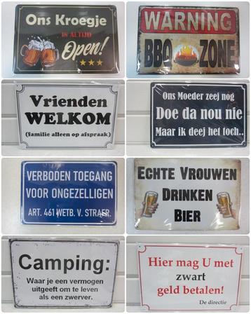 Diverse metalen wandborden met tekst  beschikbaar voor biedingen