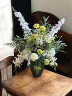 Mooi wit groen zijden bloemstuk opgemaakt in groene vaas., Binnen, Nieuw, Ophalen of Verzenden, Fransidzesflowercreations