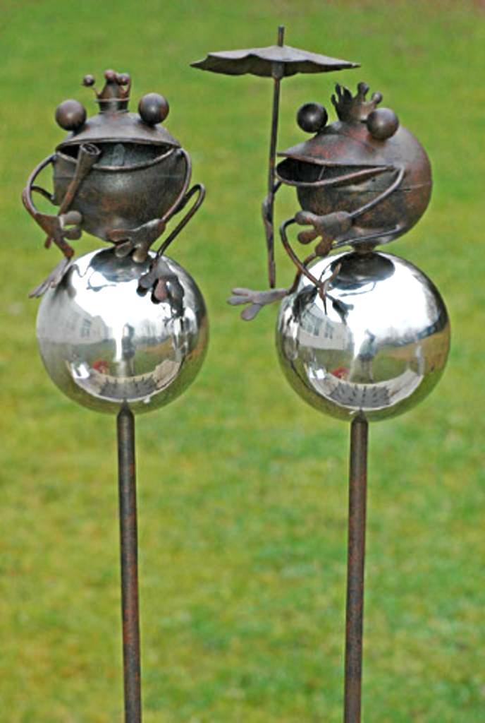 Tuinsteker, tuinprikker Kikker, Kikkerkoning op zilverkl bol, Tuin en Terras, Tuinbeelden, Nieuw, Dierenbeeld, Metaal, Ophalen of Verzenden