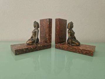 Art deco egyptian revival brons en marmeren boekensteunen beschikbaar voor biedingen