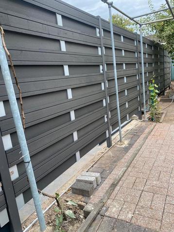 Composiet Schutting nieuw staat. Geplaatst 1 Augustus 2025. beschikbaar voor biedingen