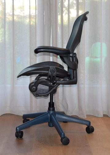 Herman Miller Aeron B bureaustoel met nieuwe gasveer beschikbaar voor biedingen