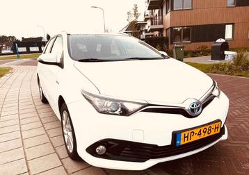 Toyota Auris 1.8 Hybrid Touring Sports CVT 2016 Wit beschikbaar voor biedingen