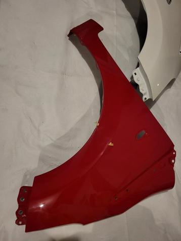  origineel spatbord PEUGEOT 108 rood  beschikbaar voor biedingen