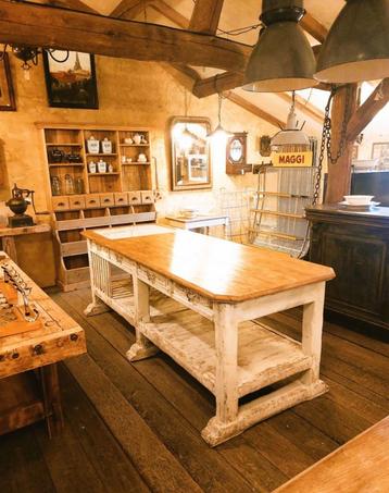 decoratieve oude werktafel, keukeneiland beschikbaar voor biedingen