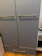 Blauwe kledingkast in zeer goede staat, Ophalen, Kunststof, 100 tot 150 cm, Meerdere deuren