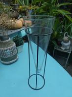moderne vaas van glas in frame, hoogte 35 cm, Overige kleuren, Ophalen of Verzenden, Minder dan 50 cm, Glas