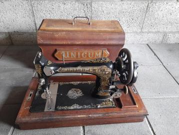 Oude vintage naaimachine Unicum, leuk als decoratie beschikbaar voor biedingen