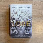 Lore - Alexandra Bracken, Engelstalige paperback, Boeken, Verzenden, Zo goed als nieuw, Alexandra Bracken
